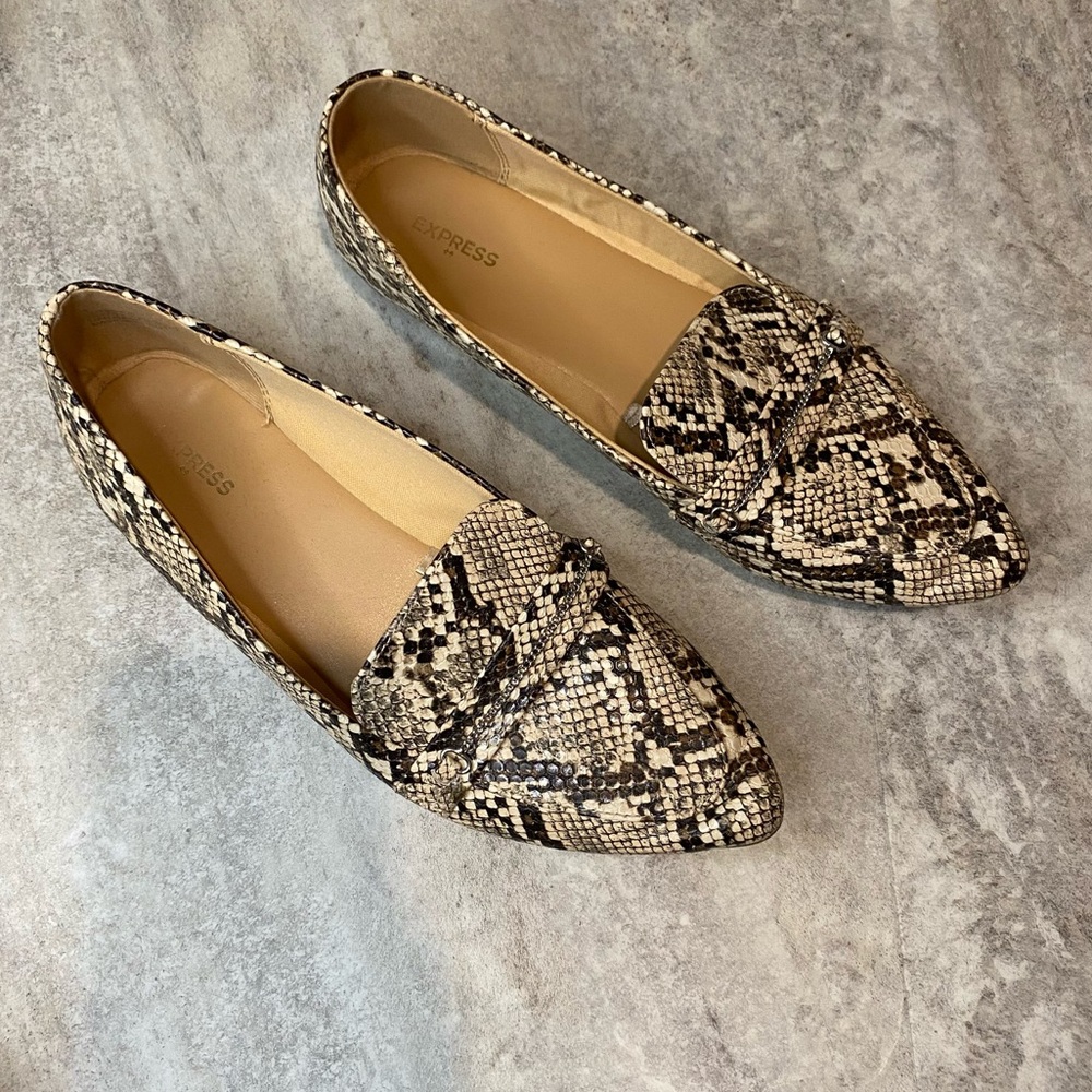 Express Snakeskin Loafers/Flats Women’s Size 9‎